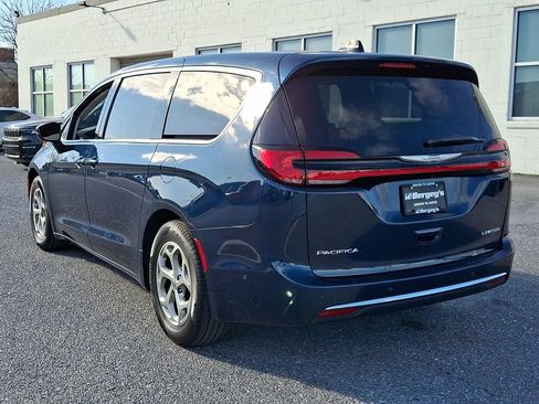 Used 2024 Chrysler Pacifica Limited FWD image 7