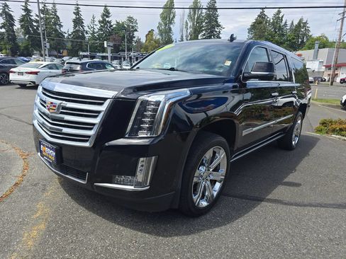 Used 2018 Cadillac Escalade ESV Platinum AWD/4WD image 3