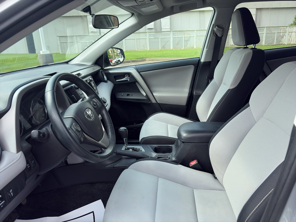 Used 2016 Toyota RAV4 XLE AWD/4WD image 9