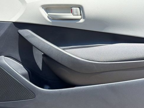 Used 2025 Toyota Corolla LE FWD image 17