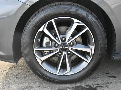 Used 2024 Kia Forte LXS image 12