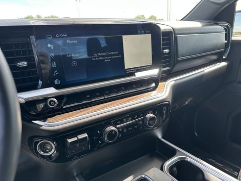 Used 2024 Chevrolet Silverado 1500 RST w/ Z71 Off-Road Package AWD/4WD image 18