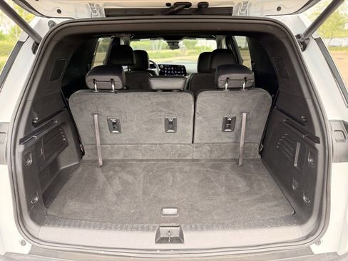 Certified 2025 Chevrolet Traverse LT FWD image 12
