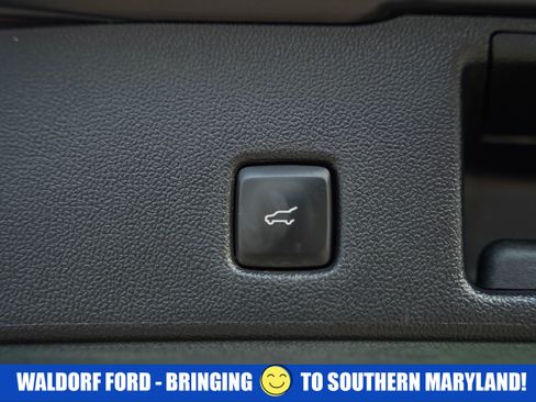 Used 2021 Ford Escape SE w/ SE Sport Appearance Package image 11