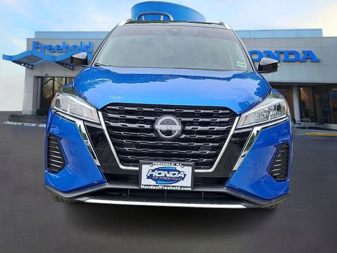 Used 2023 Nissan Kicks SV FWD image 2