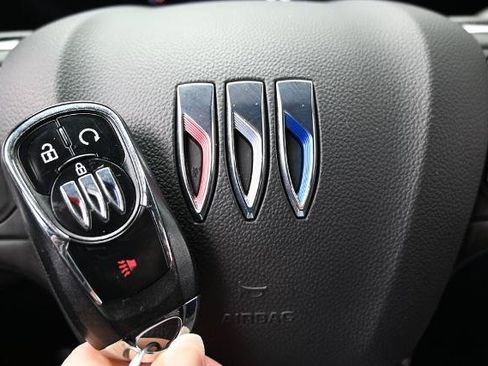 Used 2025 Buick Encore GX Preferred AWD/4WD image 33
