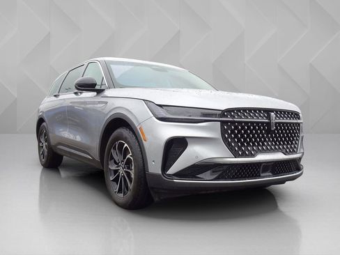 Used 2024 Lincoln Nautilus Premier w/ Equipment Group 102A image 6