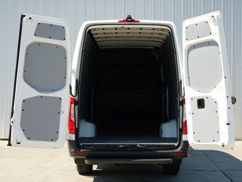 Used 2024 Mercedes-Benz Sprinter 3500 image 10