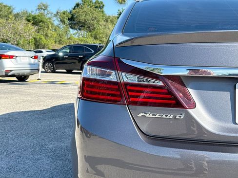 Used 2017 Honda Accord Sport image 10