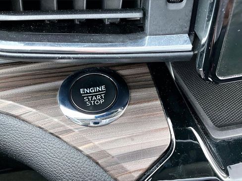 Used 2023 Ford Explorer Limited image 32