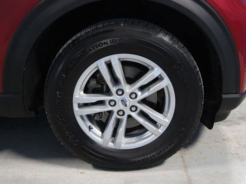 Used 2022 Ford Explorer XLT image 32