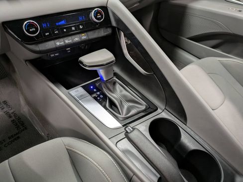 Used 2023 Hyundai Elantra SEL image 13