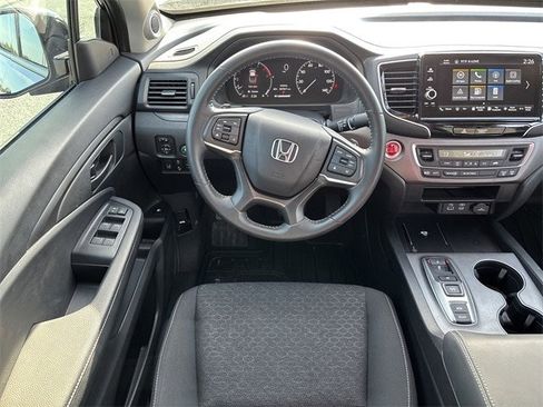 Used 2025 Honda Ridgeline Sport image 25