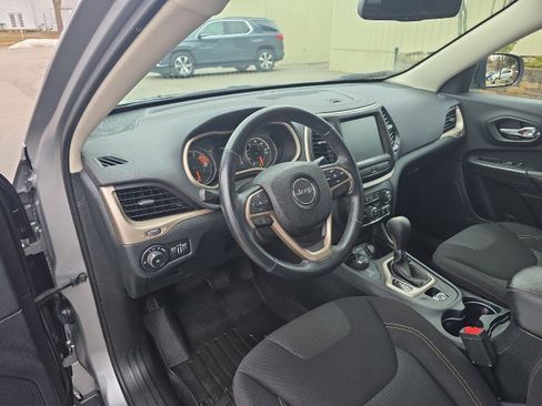 Used 2016 Jeep Cherokee Latitude w/ Cold Weather Group image 19