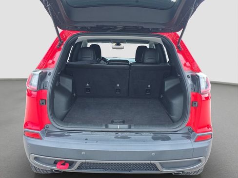 Used 2019 Jeep Cherokee Trailhawk AWD/4WD image 17