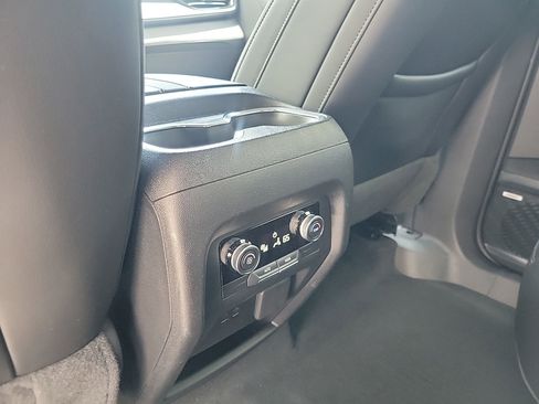 Used 2025 Buick Enclave Sport Touring w/ Power Package FWD image 19