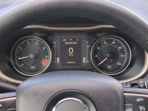 Used 2014 Jeep Cherokee Sport image 33