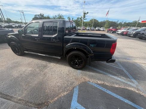 Used 2020 Nissan Frontier SV w/ Midnight Edition Floor Mats AWD/4WD image 5