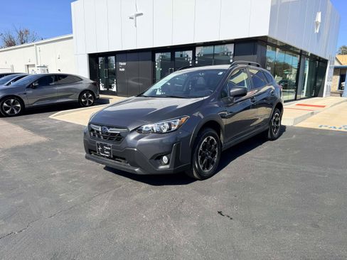 Used 2022 Subaru Crosstrek 2.0i Premium w/ Moonroof Package image 2