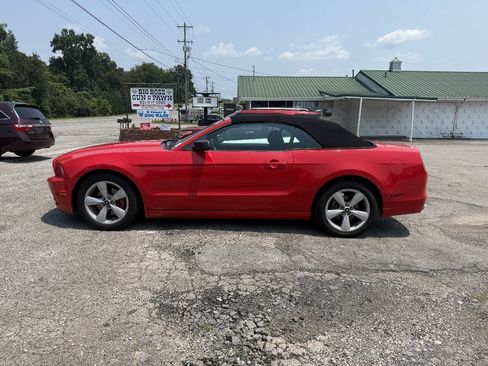 Used 2013 Ford Mustang Convertible RWD image 33