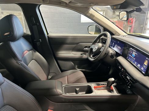 New 2026 Nissan Kicks SR w/ SR Premium Package image 9