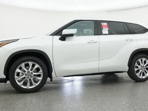 New 2026 Toyota Highlander Limited AWD/4WD image 18