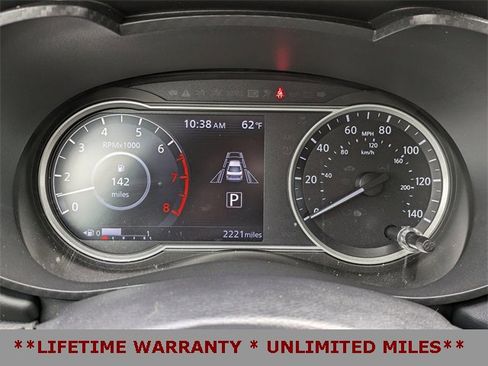 Used 2024 Nissan Versa SR w/ Trunk Package image 27