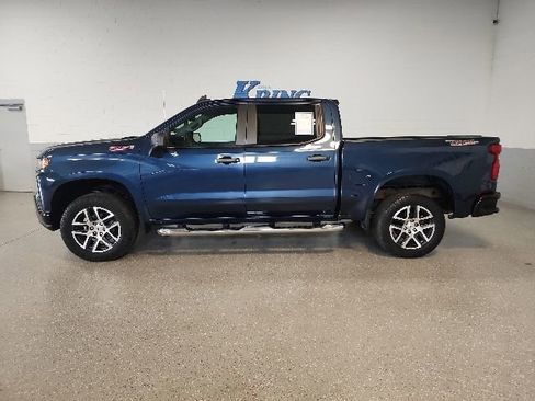 Used 2019 Chevrolet Silverado 1500 Custom Trail Boss w/ Custom Convenience Package AWD/4WD image 2