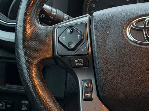 Used 2019 Toyota Tacoma TRD Off-Road image 4