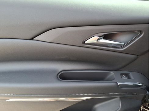 New 2026 Chevrolet Traverse LT image 9