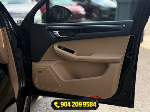 Used 2018 Porsche Macan AWD/4WD image 12