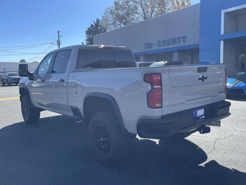 New 2026 Chevrolet Silverado 2500 ZR2 image 3