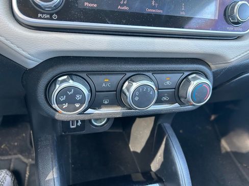 Used 2021 Nissan Versa SV image 23