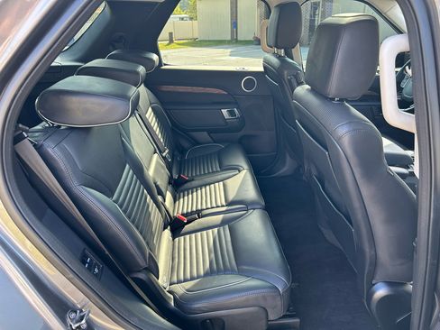 Used 2017 Land Rover Discovery HSE image 17