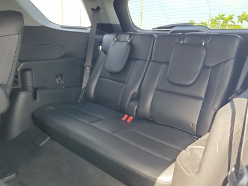 Used 2021 Ford Explorer Limited w/ Equipment Group 301A RWD image 18