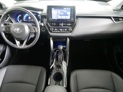 Used 2022 Toyota Corolla Cross XLE w/ Convenience Package AWD/4WD image 10