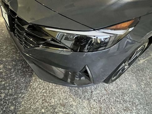 Used 2023 Hyundai Elantra Limited image 9