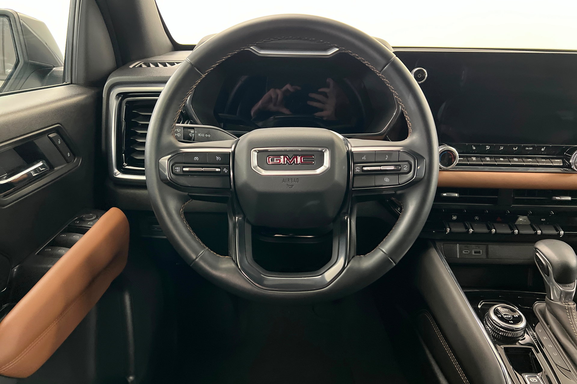 Used 2025 GMC Canyon AT4 w/ Nightfall Edition AWD/4WD image 13