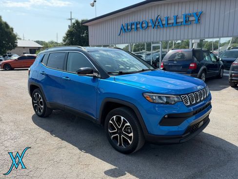 Used 2022 Jeep Compass Limited AWD/4WD image 1