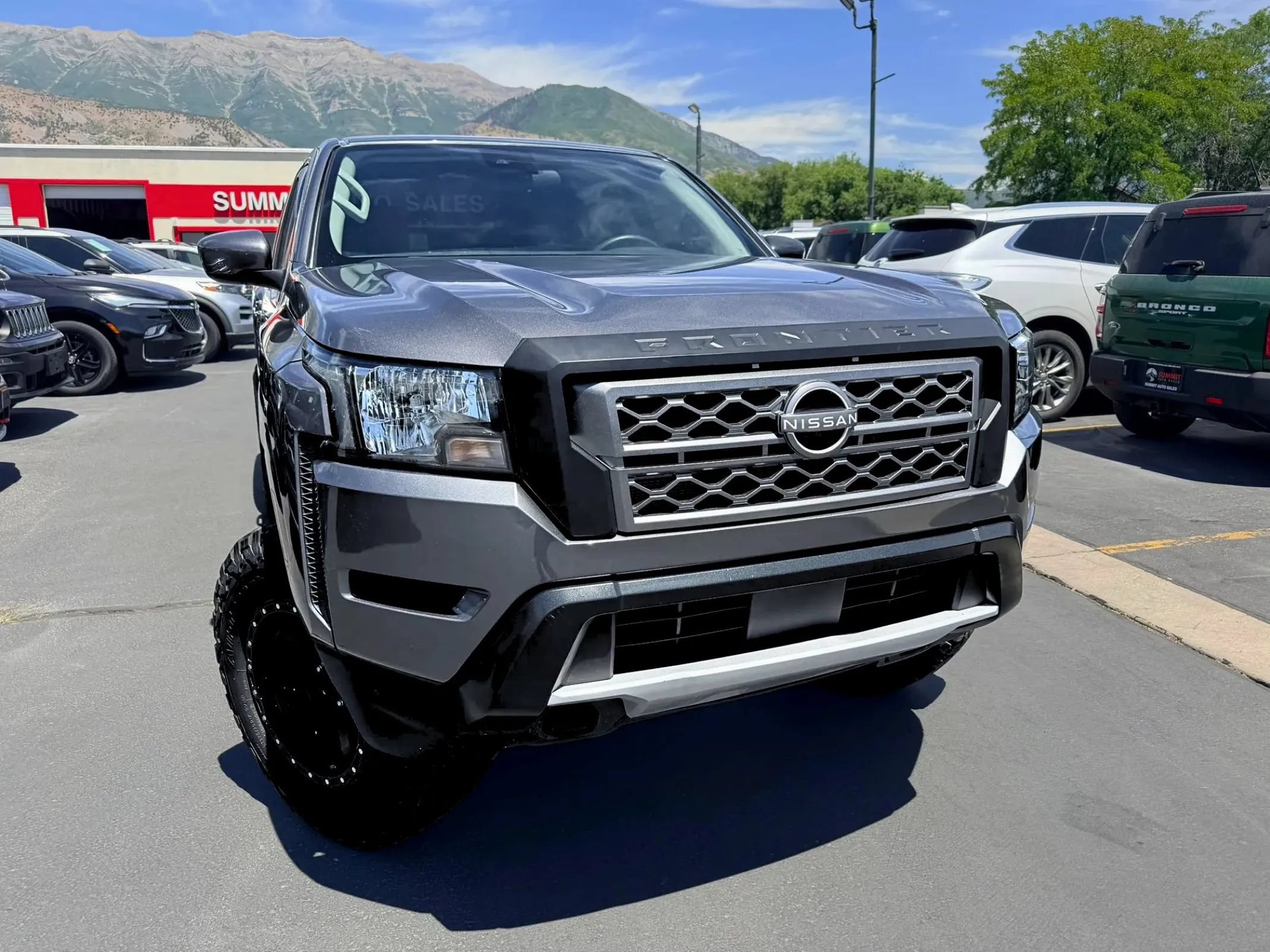 Used 2022 Nissan Frontier SV w/ Technology Package AWD/4WD image 2