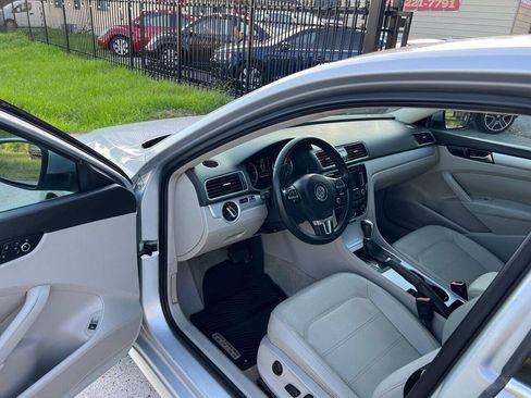 Used 2013 Volkswagen Passat TDI SE FWD image 13