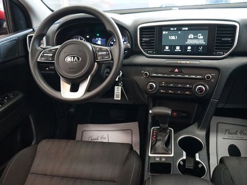 Used 2022 Kia Sportage LX image 9