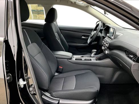 Used 2025 Nissan Sentra SV image 9