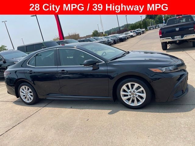 Used 2024 Toyota Camry SE FWD image 1