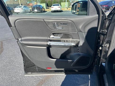 Certified 2025 Mercedes-Benz GLB 250 image 10