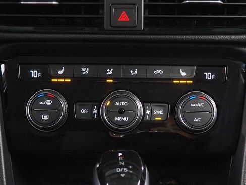 Used 2024 Volkswagen Taos SE image 23