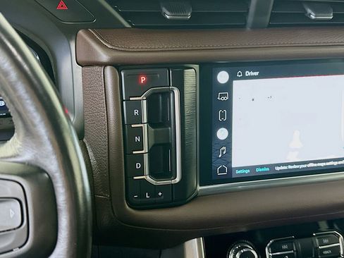 Used 2022 GMC Yukon XL Denali w/ Denali Premium Package AWD/4WD image 16