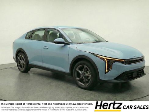Used 2025 Kia K4 LXS image 1