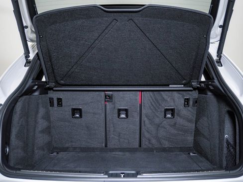 Certified 2025 Porsche Macan image 28