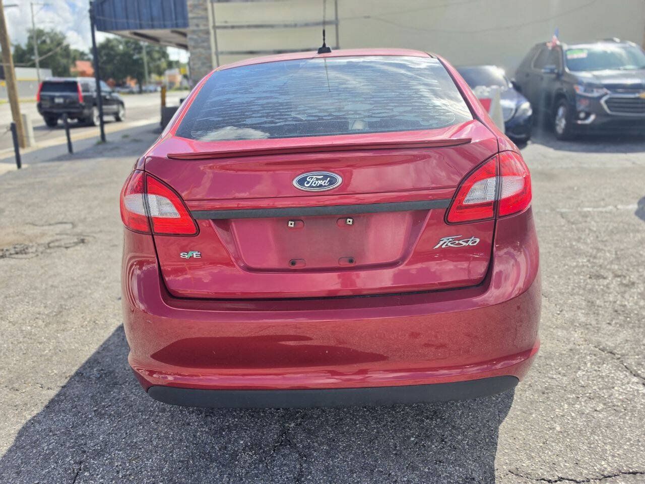 Used 2011 Ford Fiesta SE w/ Super Fuel Economy Pkg FWD image 5